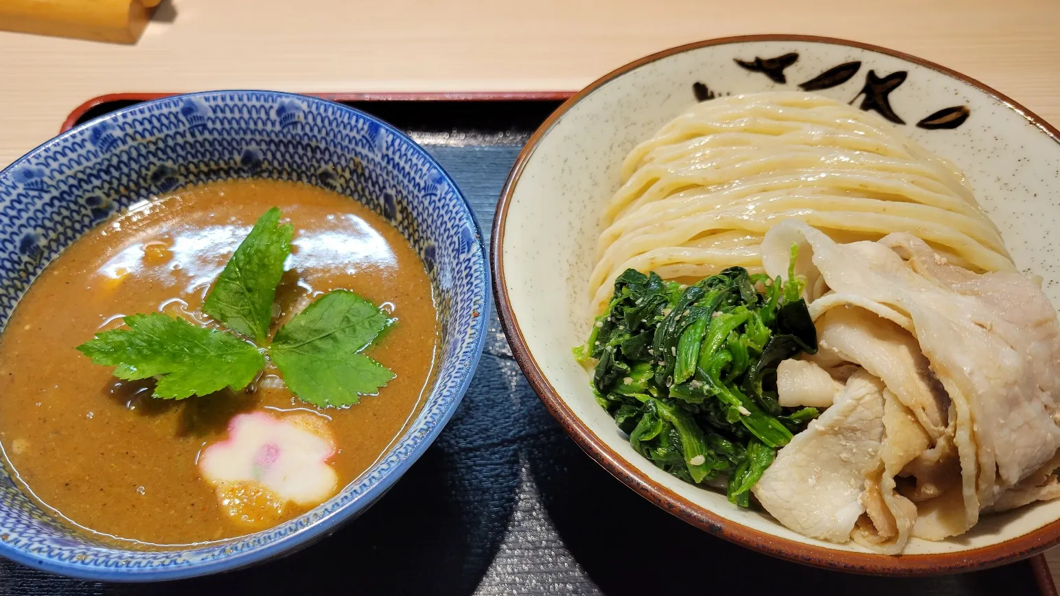 麺類すすれます